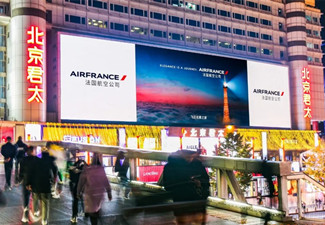 法國航空攜手戶外LED廣告媒體,用流光溢彩,演繹一曲法式優雅贊歌