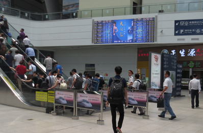北京南站候車大廳北進站口LED屏廣告圖