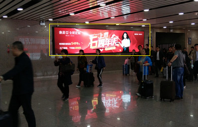 北京西站出站通道壁掛數字燈箱廣告實景圖 北京西站出站通道壁掛數字燈箱廣告實景圖