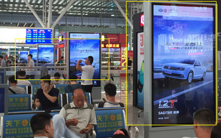 深圳北高鐵站刷屏機廣告