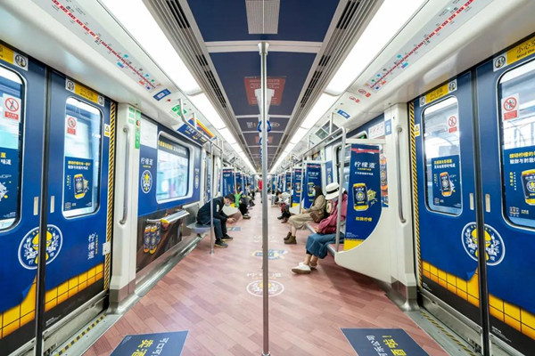 可口可樂檸檬道深圳地鐵創意內包車廣告