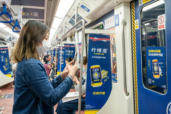 可口可樂檸檬道深圳地鐵創意內包車廣告