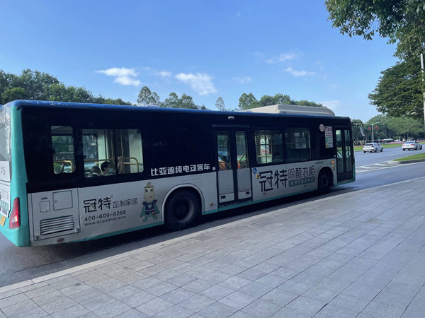 冠特定制家居深圳公交車身廣告