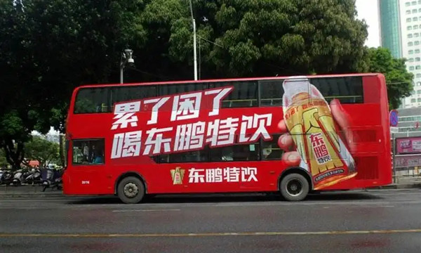 東鵬特飲公交車廣告