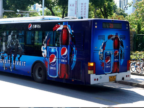 百事可樂公交車體廣告