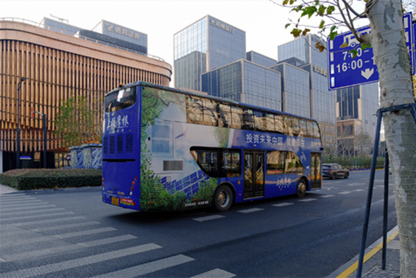 摩根銀行上海觀光車廣告