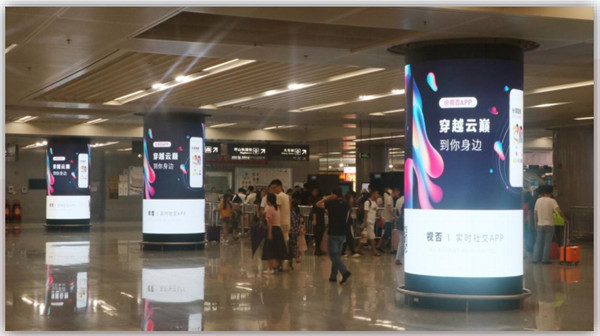 深圳北高鐵站廣告