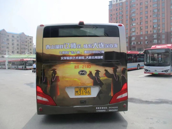 公交車廣告