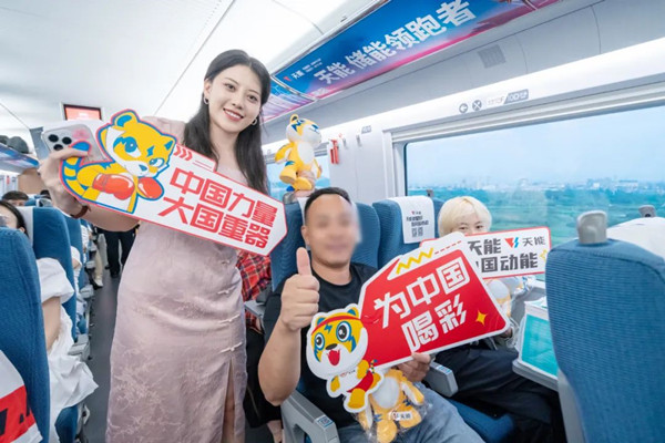 天能電池高鐵列車廣告