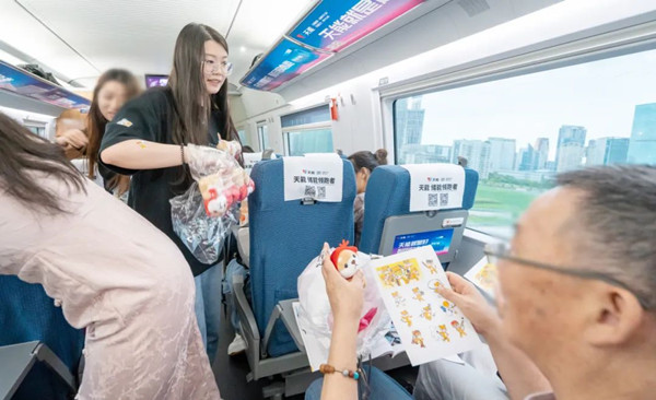 天能電池高鐵列車廣告