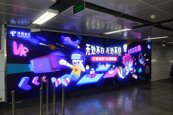 深圳地鐵燈箱廣告案例圖