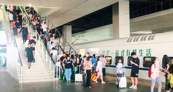 淳珍高鐵廣告