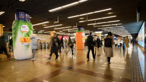 奧樂齊超市地鐵創意廣告