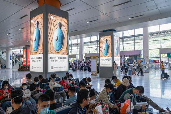 南京高鐵站廣告案例圖