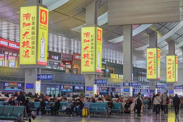 蘭州西候車大廳包柱燈箱廣告