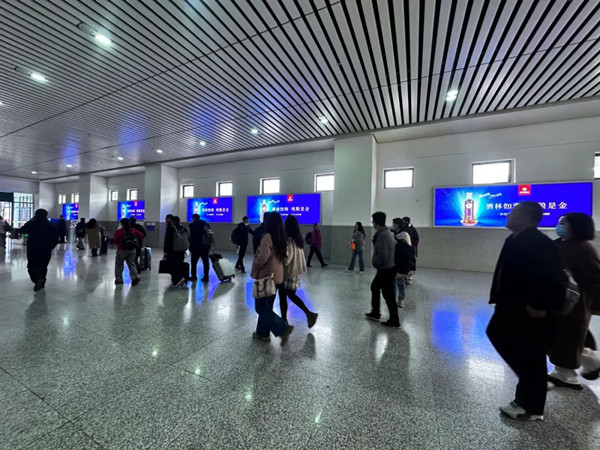 天水南站出站大廳燈箱廣告
